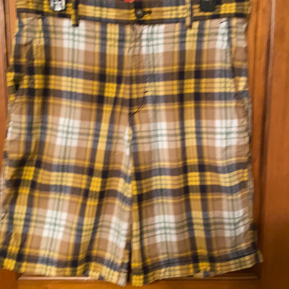 Izod Men’s shorts - clearance. Make an offer!